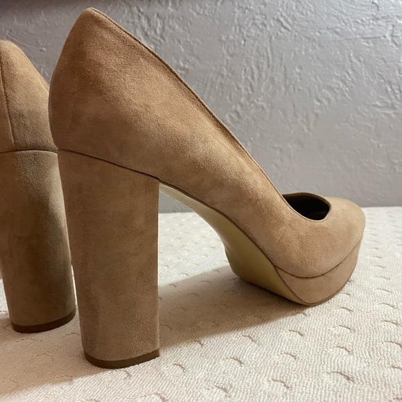 NWOT BCBG Generation Suede Pump - Picture 2 of 16